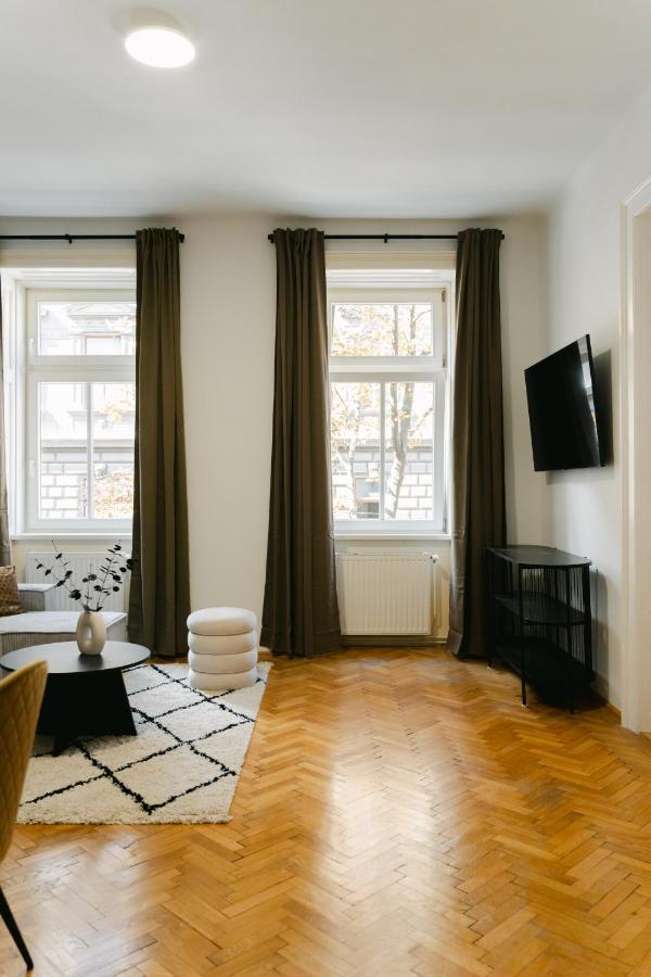 Cozy Perfect For 4-6 Tv Metro Self-checkin *