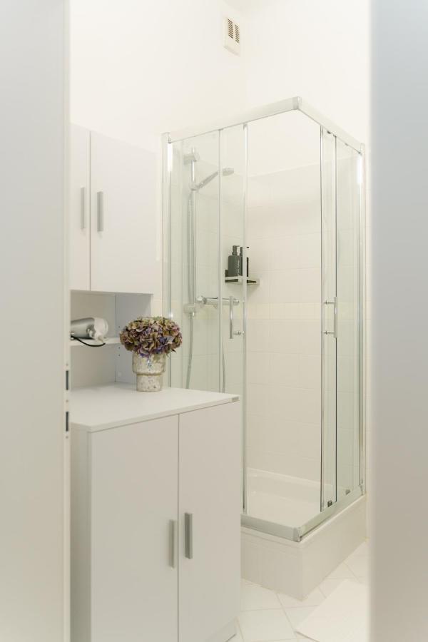 Cozy Perfect For 4-6 Tv Metro Self-checkin