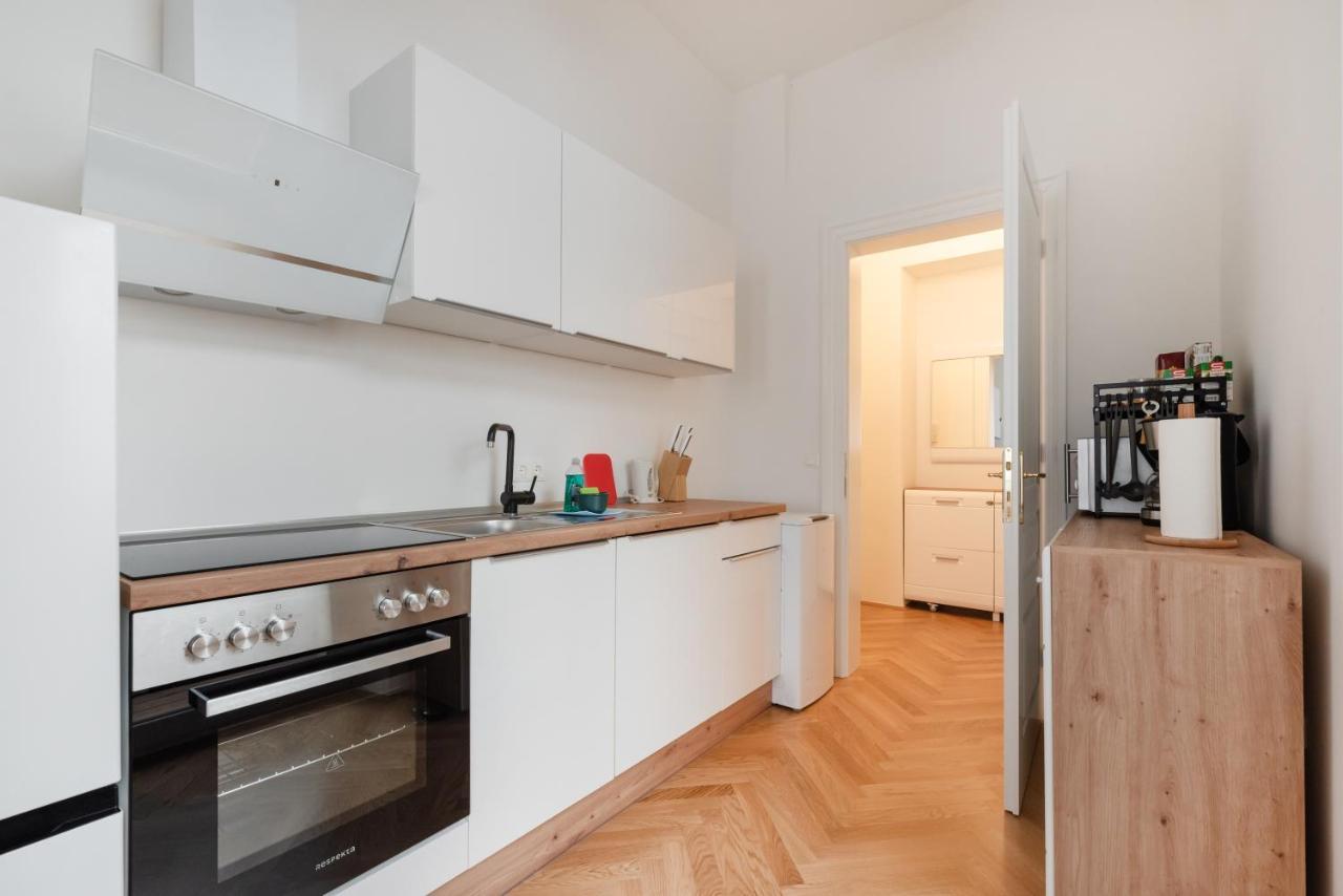 Apartment Zwischen Schoenbrunn Und Zentrum, Neues In Gruenruhelage Bei Schoenbrunn Vienna