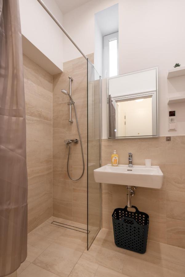 Apartment Zwischen Schoenbrunn Und Zentrum, Neues In Gruenruhelage Bei Schoenbrunn Vienna