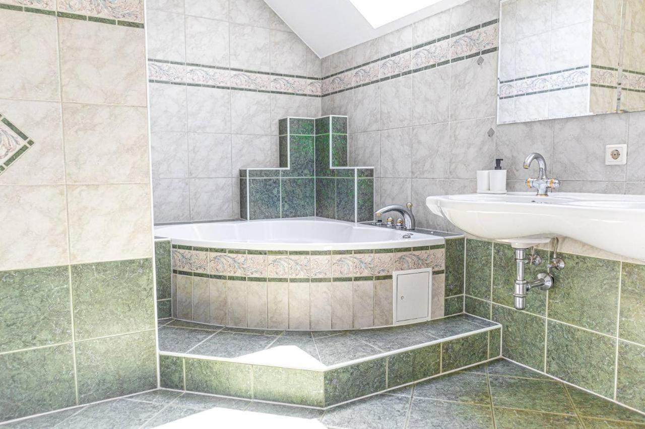 X Mar 2024 Comfortable In A Beautiful House Gd Villa *