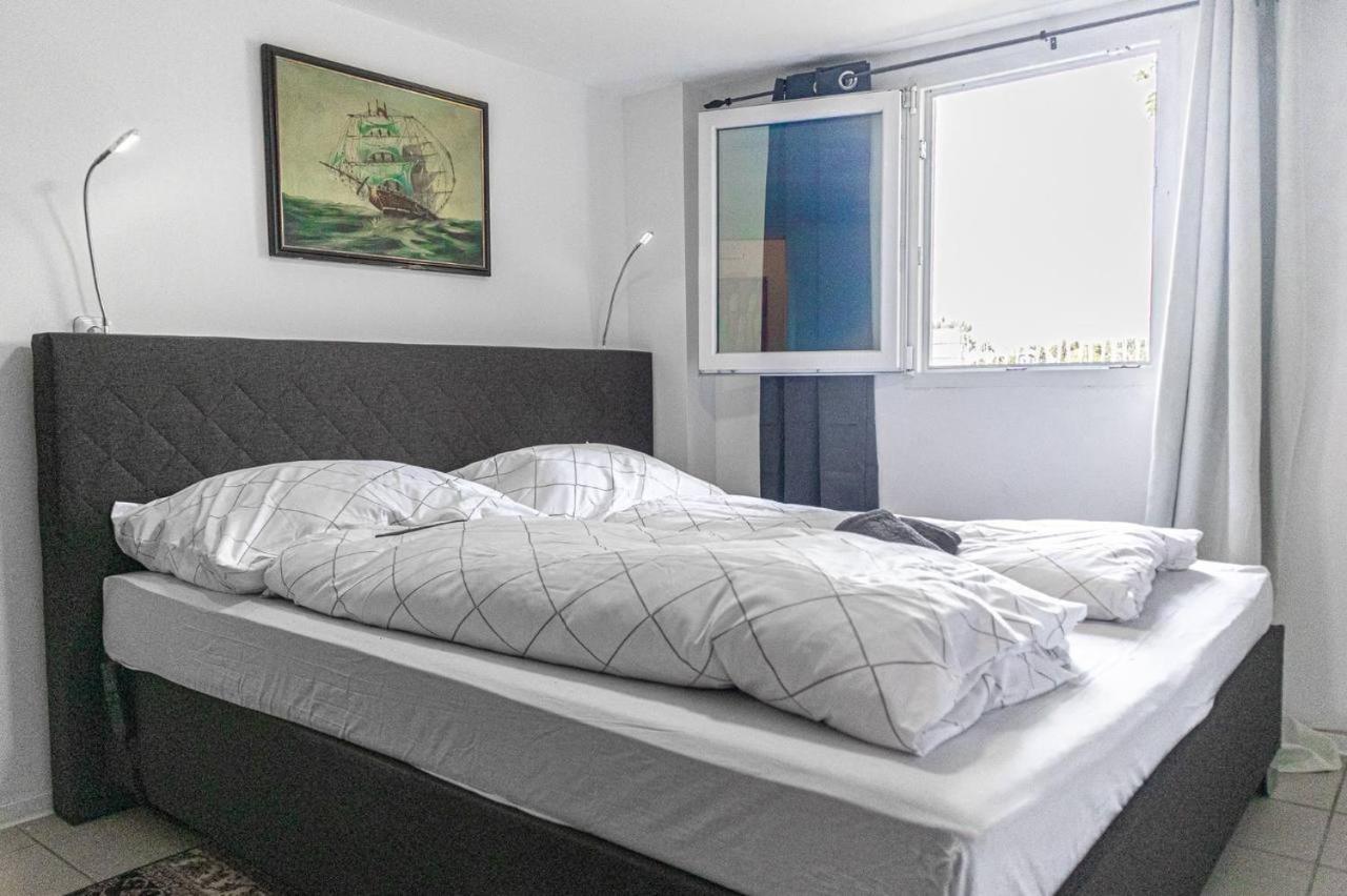 X Mar 2024 Comfortable In A Beautiful House Gd *