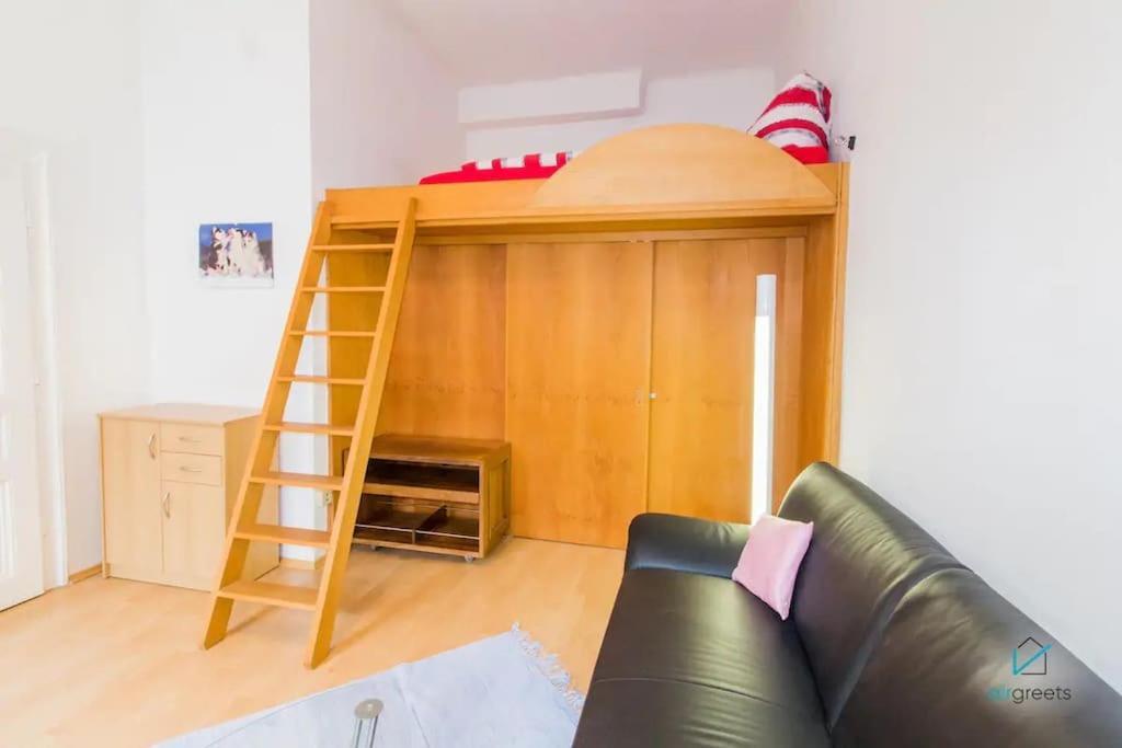 Retro Chic - Charming Near Augarten Apartment Vienna
