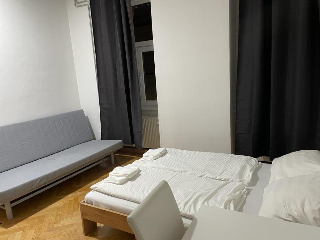 Hotel Easybook-in