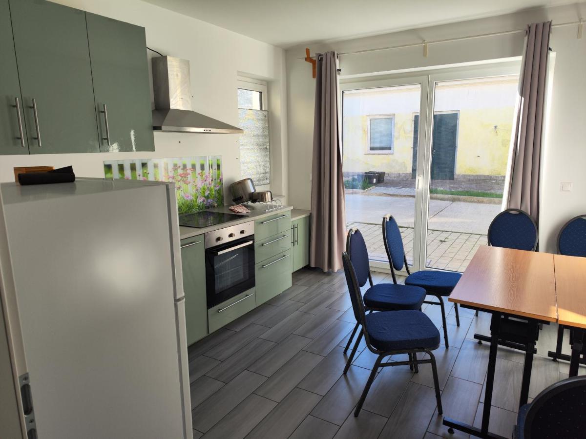Apartamento Erdgeschoss Nahe Flughafen Viena