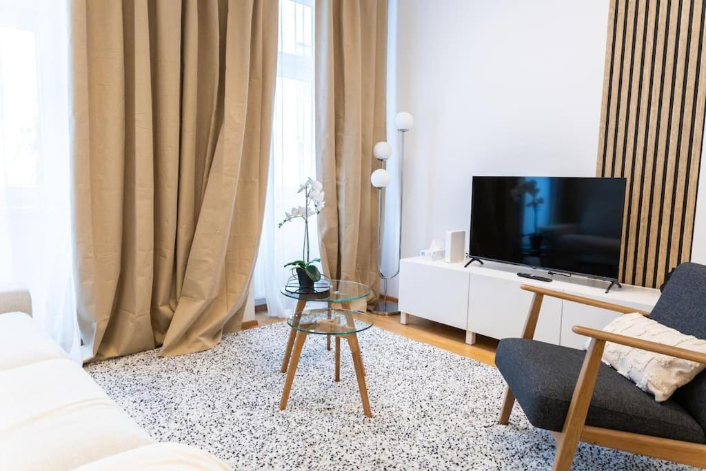 Apartment Orestaliving - Danube Canal *