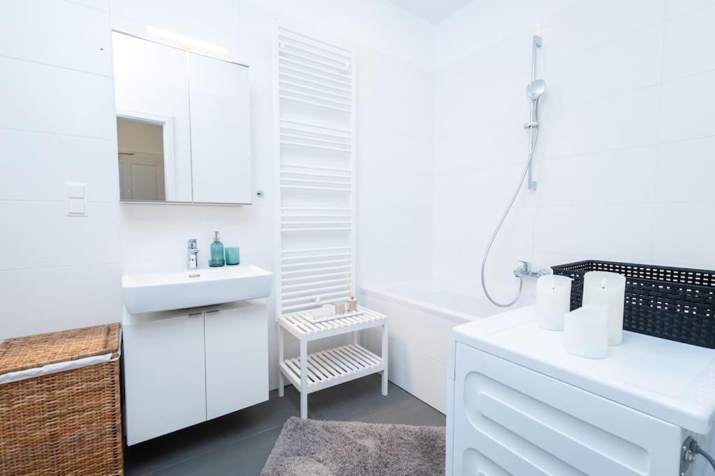 Orestaliving - Danube Canal Apartment