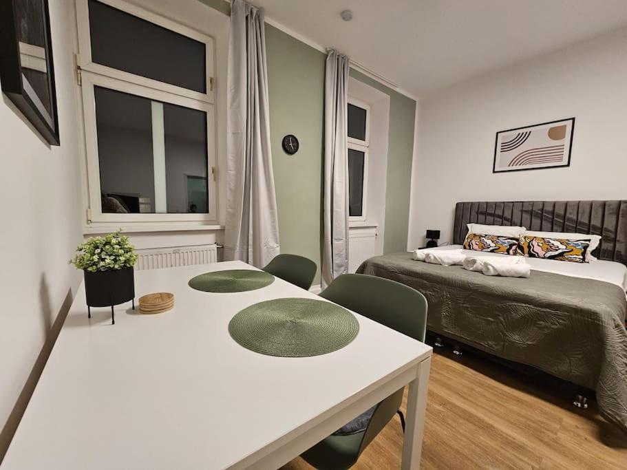 Comfort-suite 10 Min To Center Apartment *