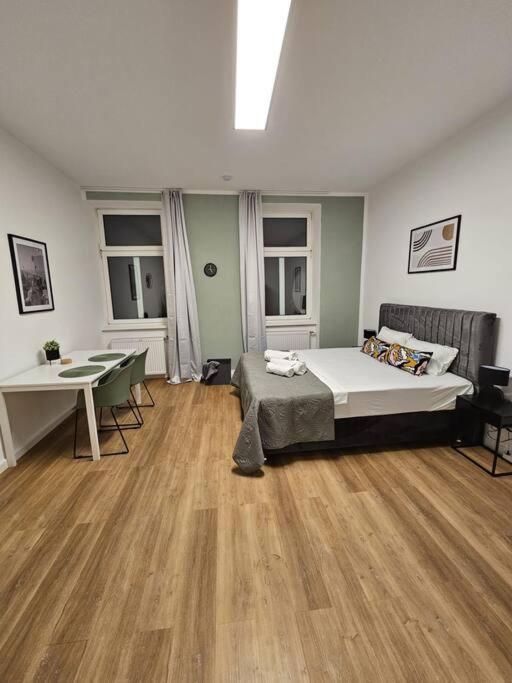 Comfort-suite 10 Min To Center Apartment