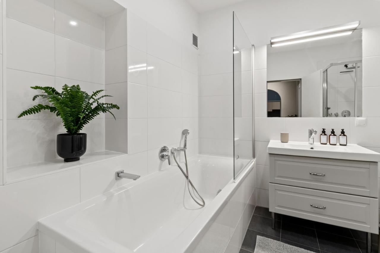 5 Bedrooms - 143 M² - Near Main Station Apartment