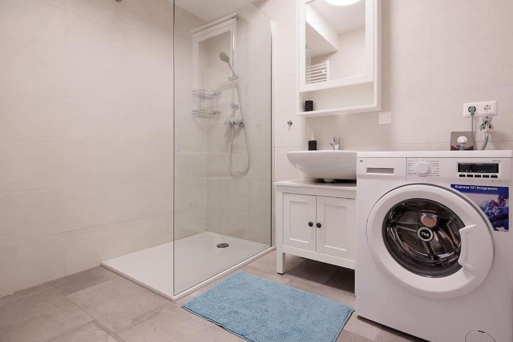 New! Convenient Viennalove Wienmeidling Apartment Vienna
