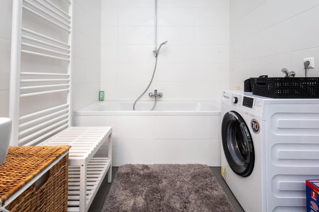 Orestaliving - 2br On The Danube Canal