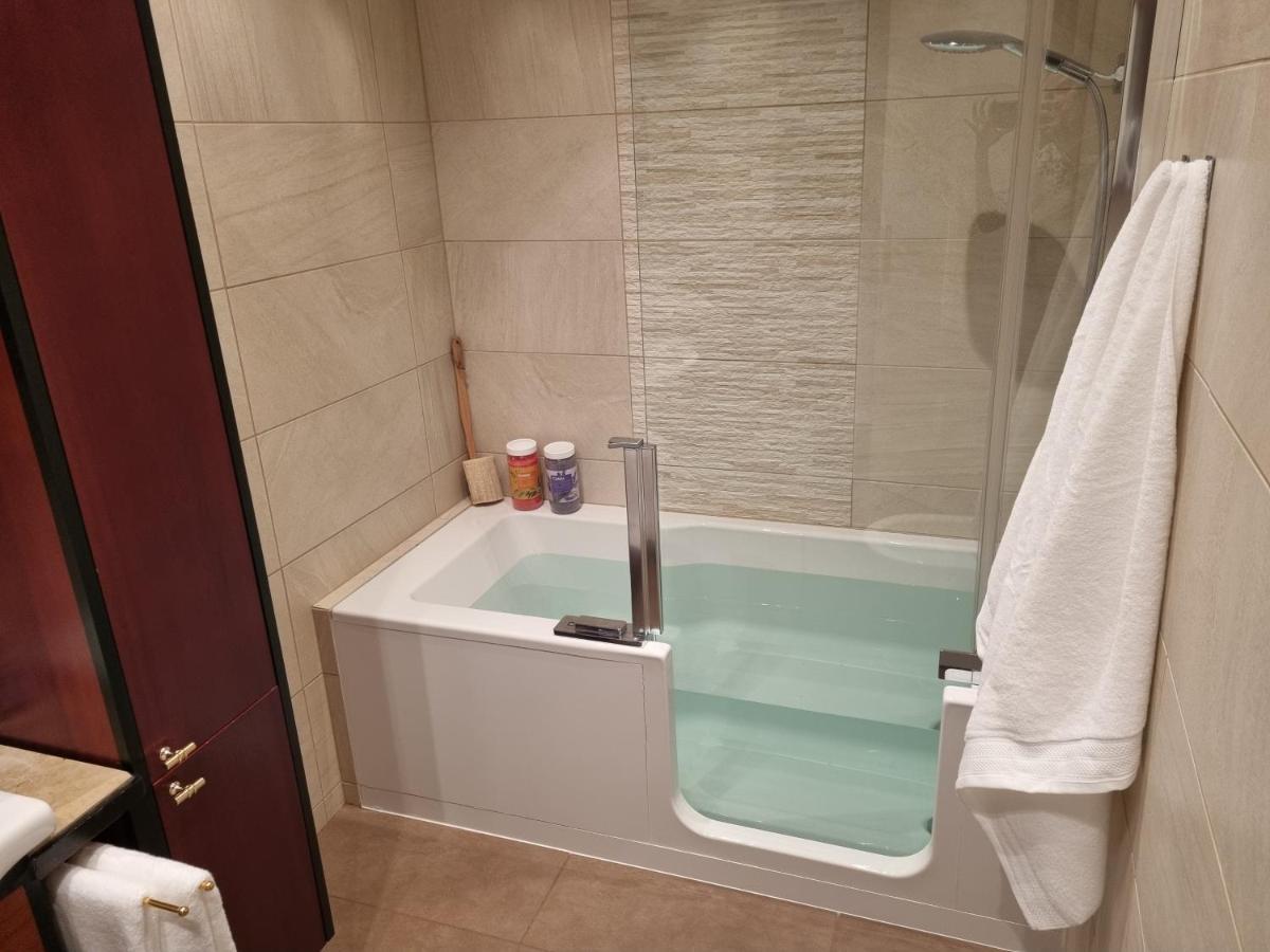 With Private Sauna And Jacuzzi, 8 Min From Schloss Schoebrunn Villa