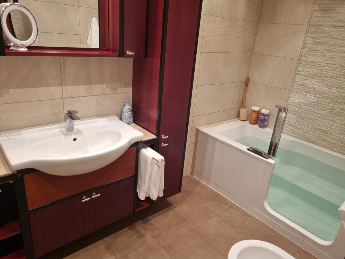 With Private Sauna And Jacuzzi, 8 Min From Schloss Schoebrunn