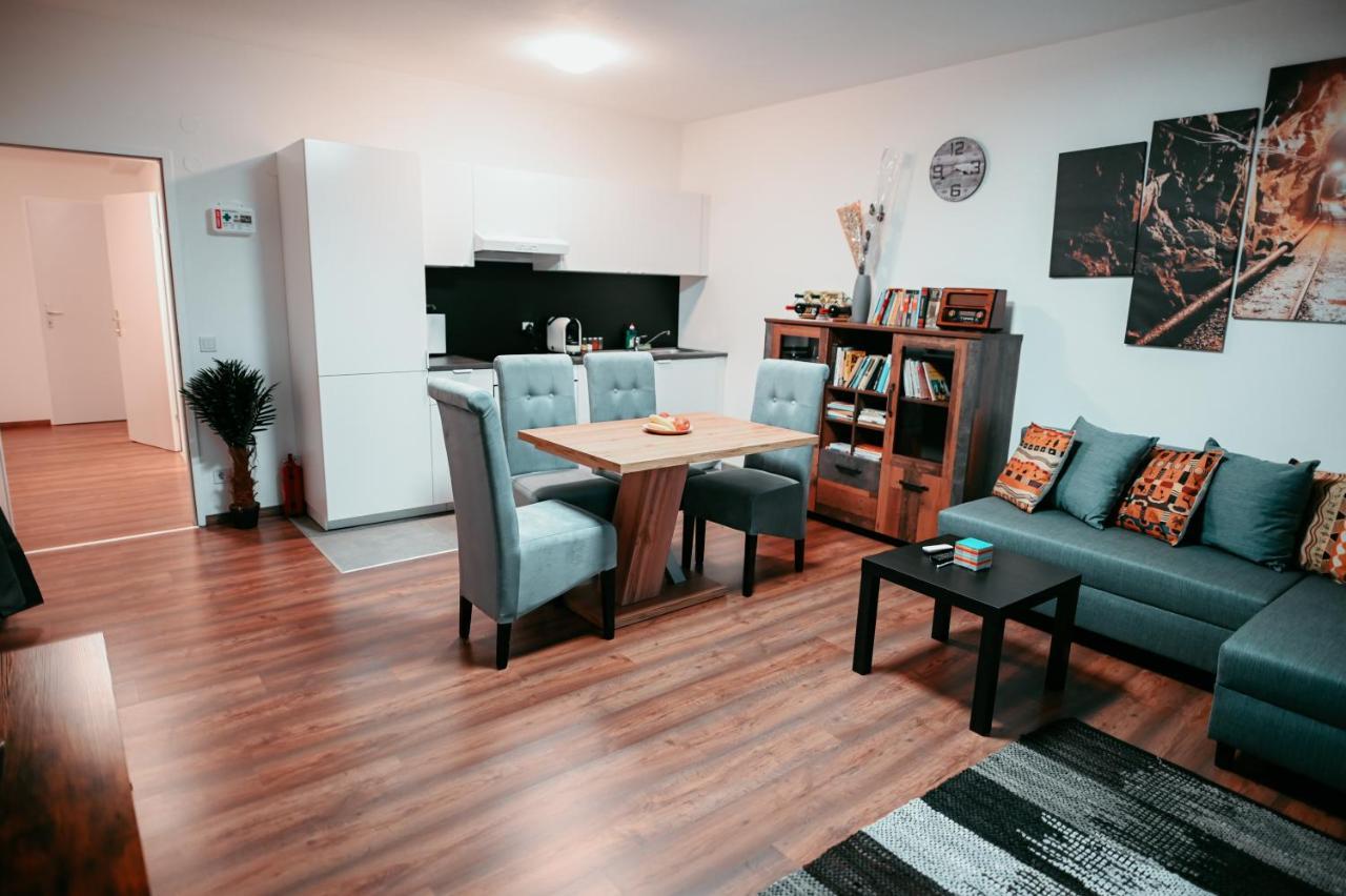 Shopping Center 12 Apartment *