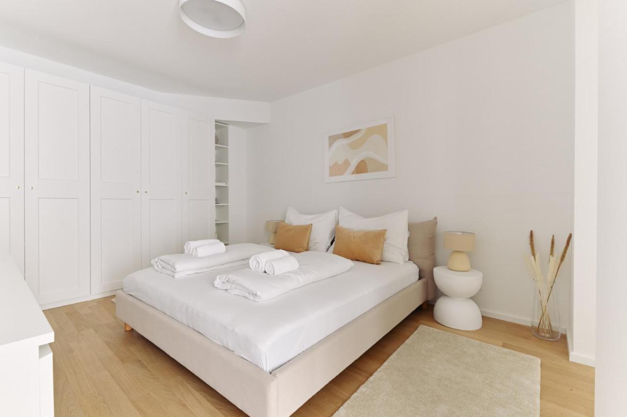 Stylish & Modern - Private Garden & Free Parking