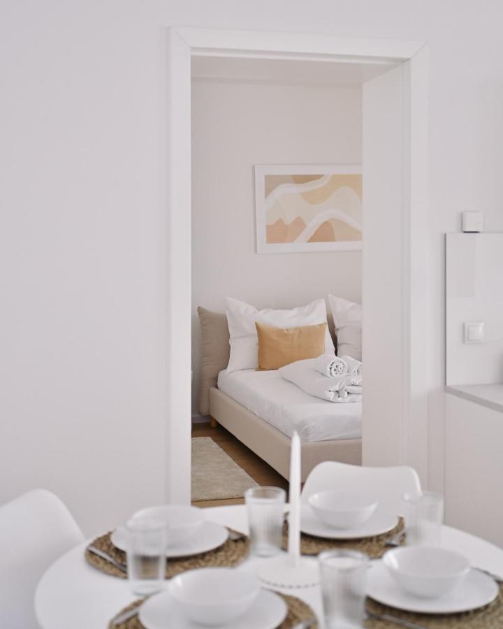 Stylish & Modern - Private Garden & Free Parking