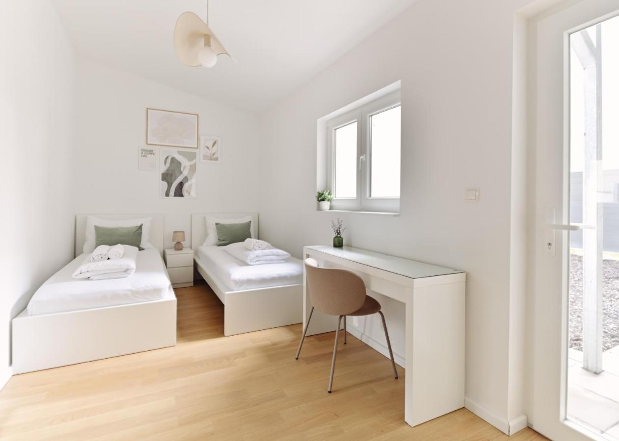 Stylish & Modern - Private Garden & Free Parking