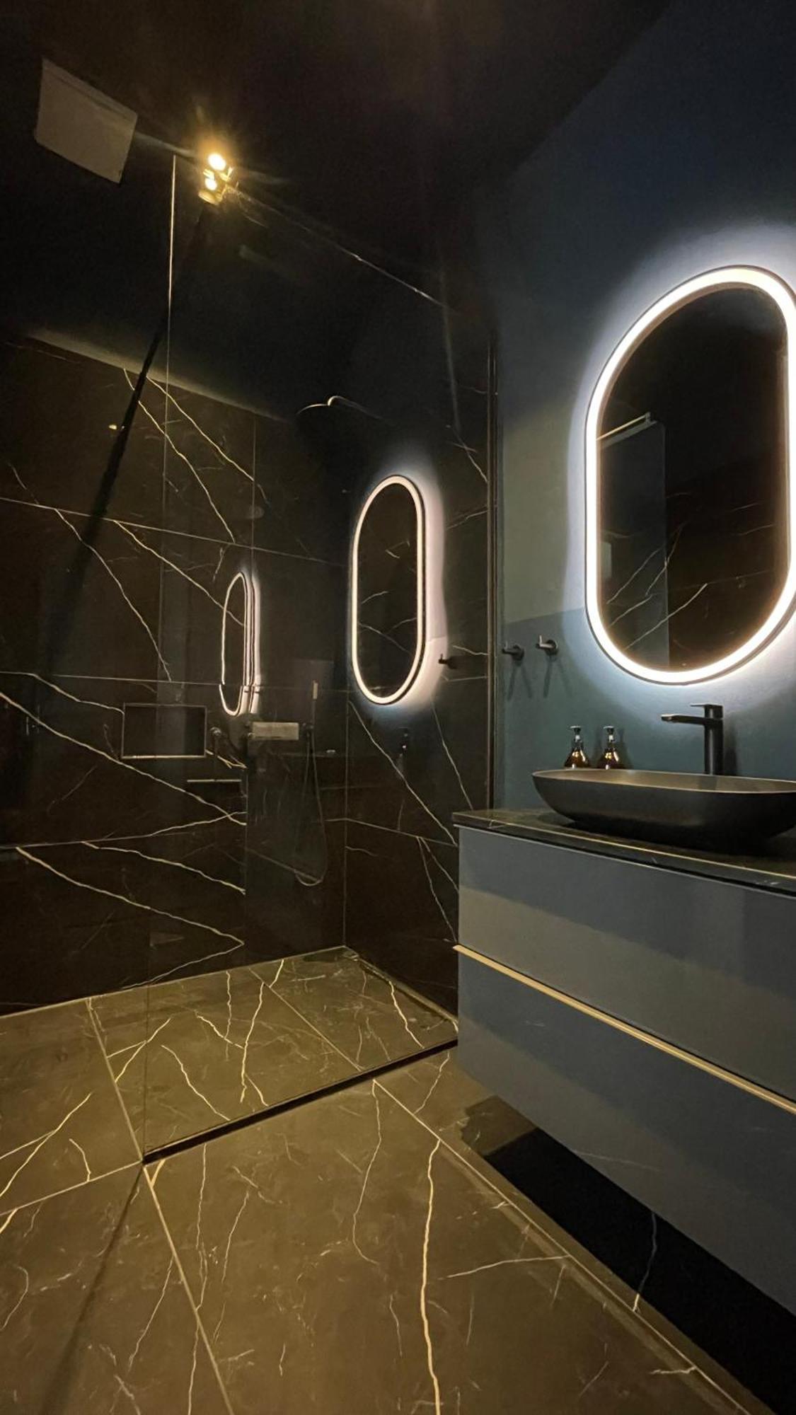 Luxury * Viena