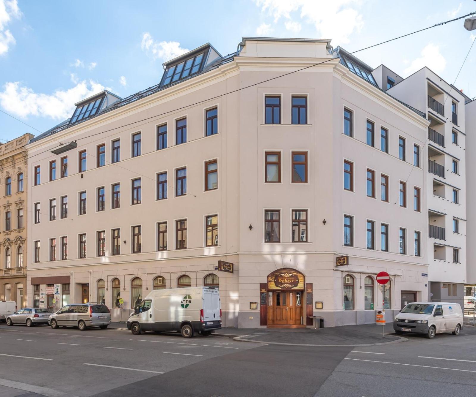 Apartment Regal Retreat Intimate Elegance Near Schoenbrunn Palace *