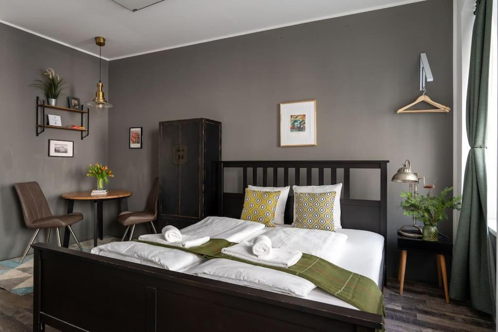 Sleek By Center By Hm Apartment