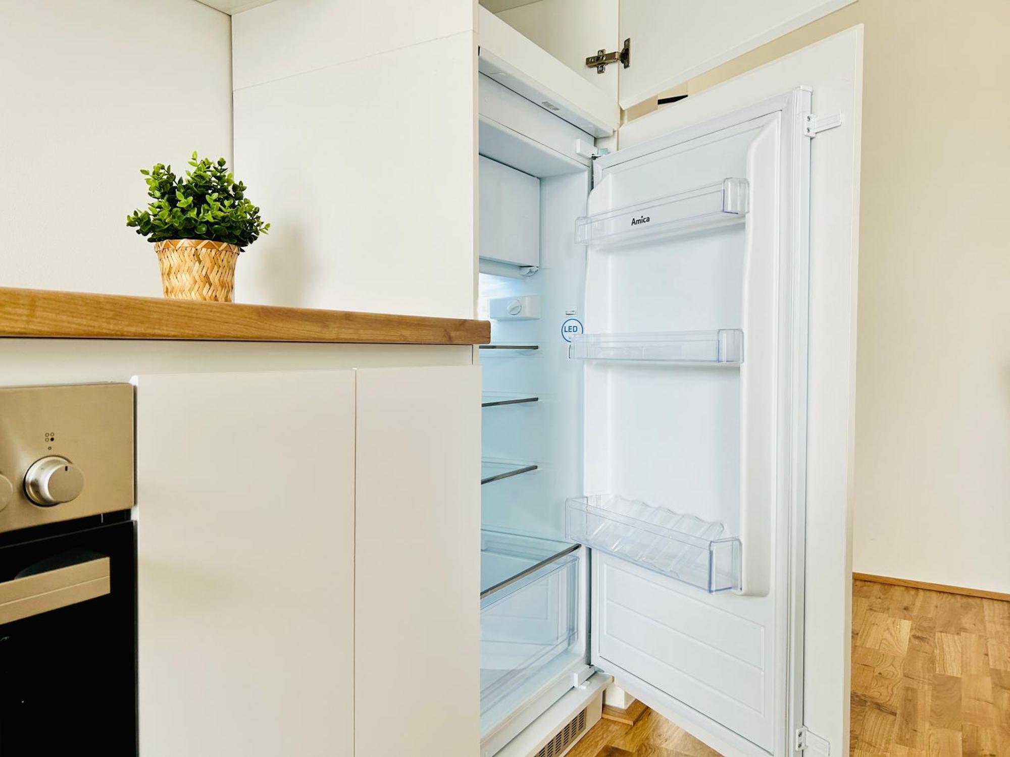 Modern With Balcony & Free Parking - Nearby Metro Wien