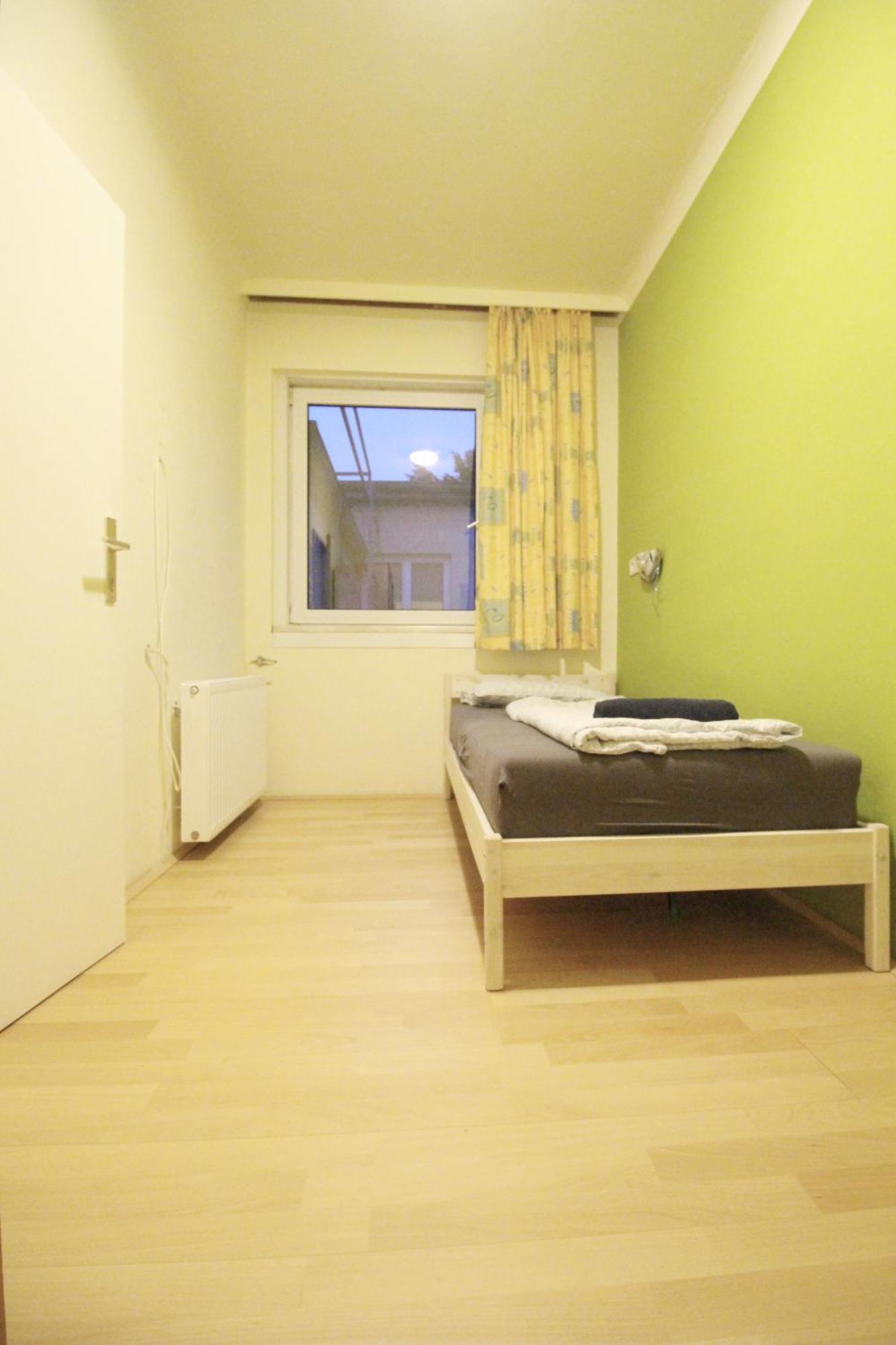 Single In Hutteldorfer Strasse Area Homestay *