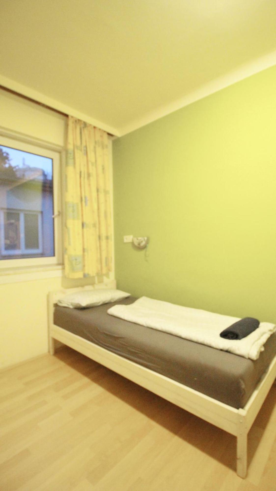 Single In Hutteldorfer Strasse Area