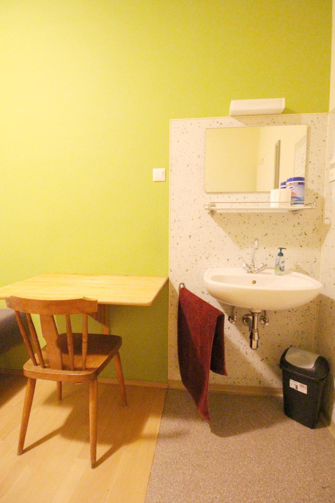 Homestay Single In Hutteldorfer Strasse Area