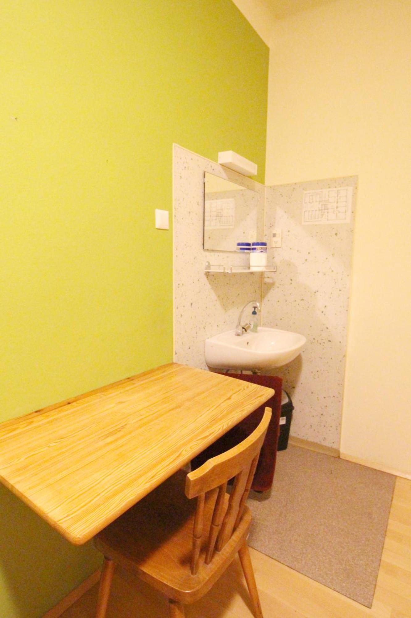 Homestay Single In Hutteldorfer Strasse Area
