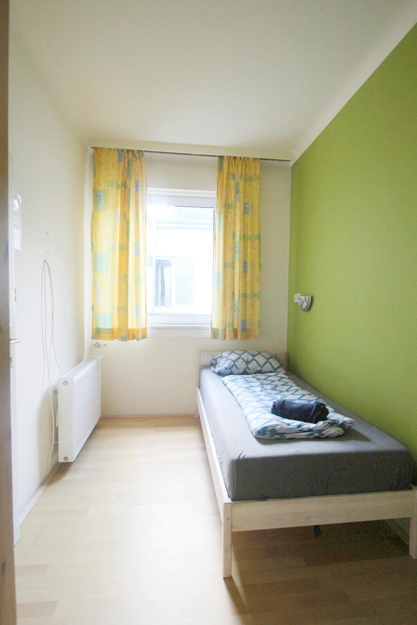 Homestay Single In Hutteldorfer Strasse Area *