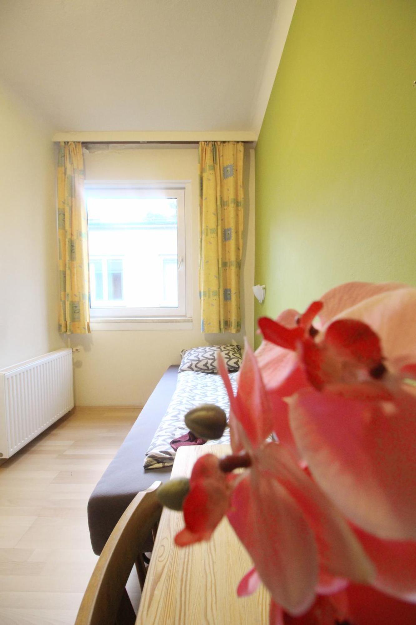 Homestay Single In Hutteldorfer Strasse Area