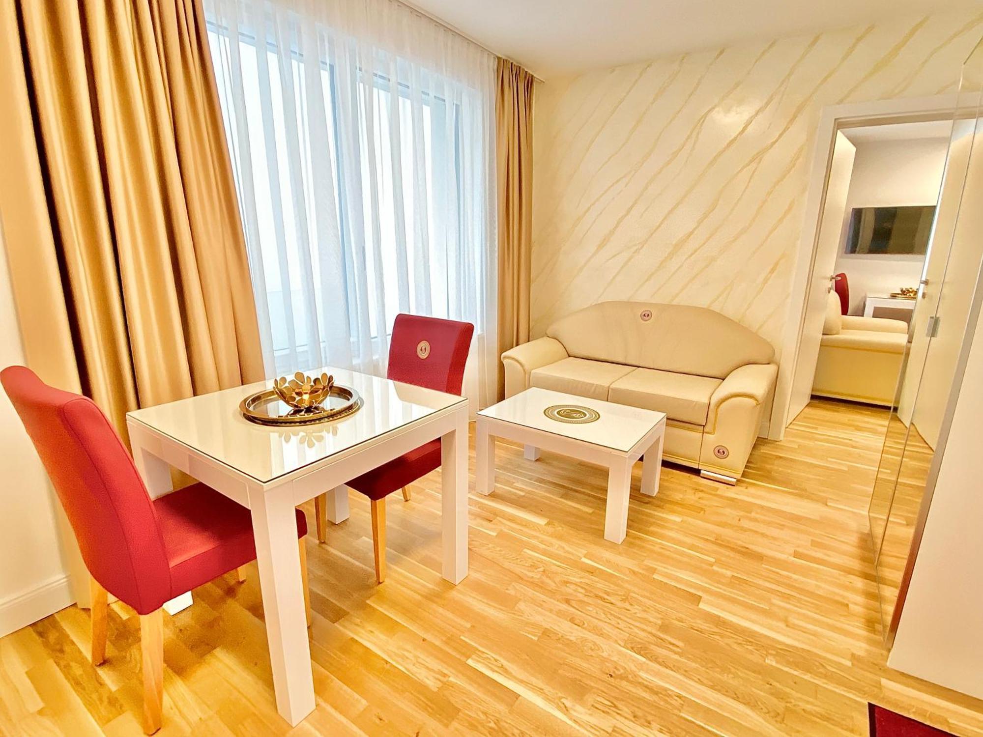 Apartment Steiner Residences Rembrandt