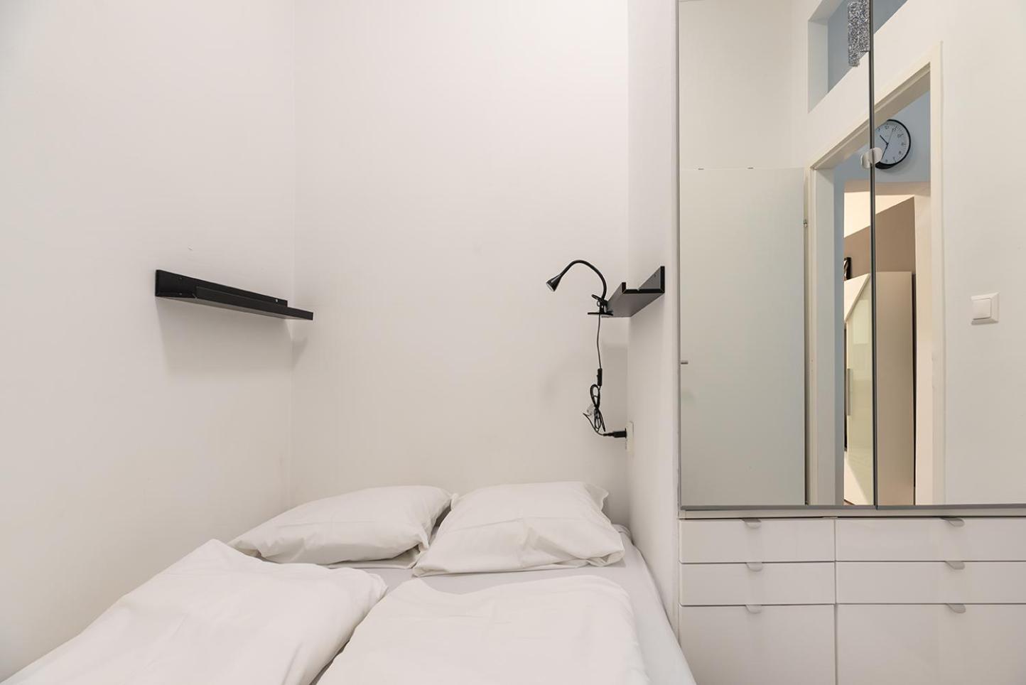 Neu, Renoviert Und Ruhig, 20 Minuten Ins Zentrum Apartment *
