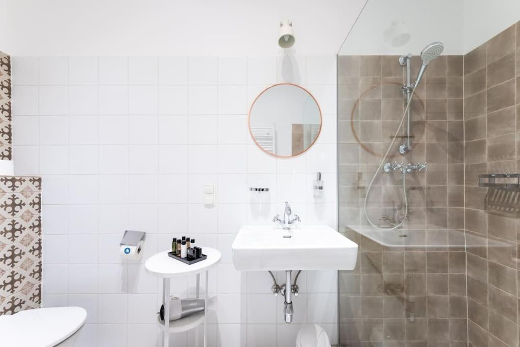 Apartment Sleek 1br Flat Near Center By Hm *