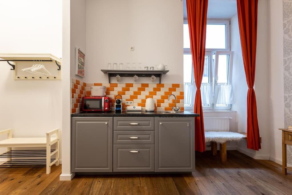 Compact Near Center By Hm Apartment *