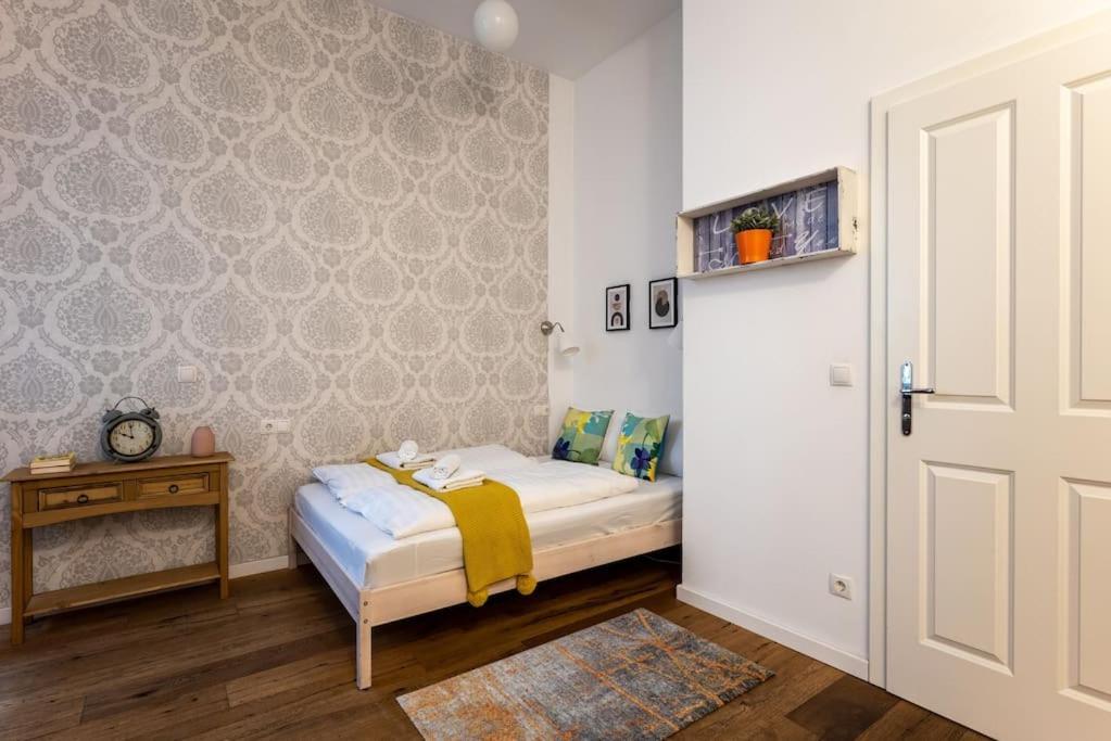Compact Near Center By Hm Vienna
