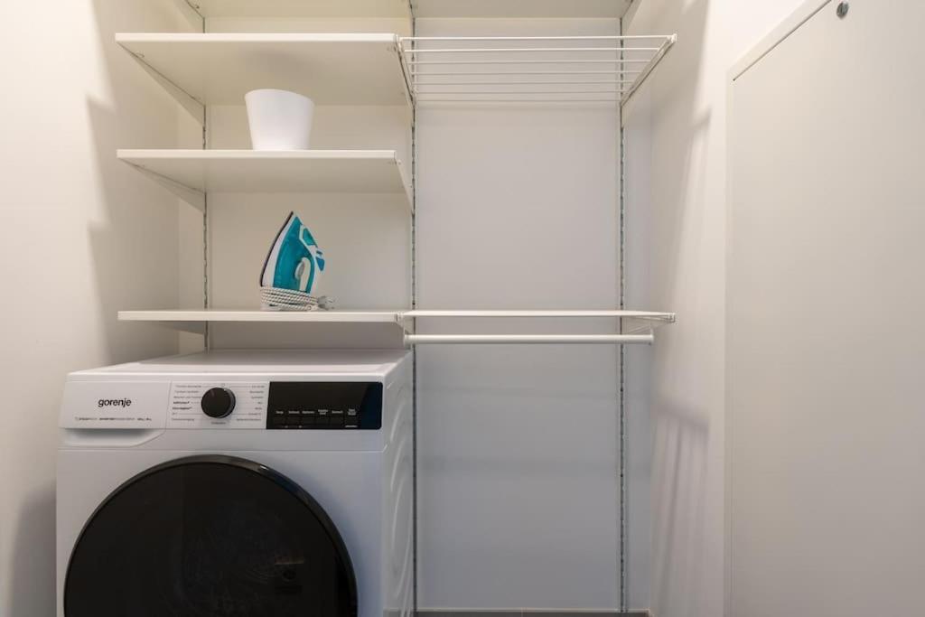 Hm • Modern 1br Vista At Danube Apartment Vienna