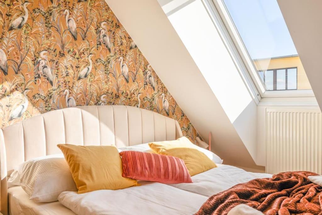 Dry Flower Apt. / 2br. / Rooftop / New Vienna
