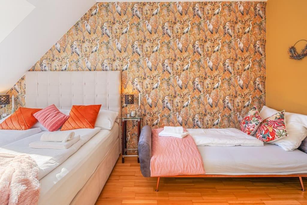 Dry Flower Apt. / 2br. / Rooftop / New *
