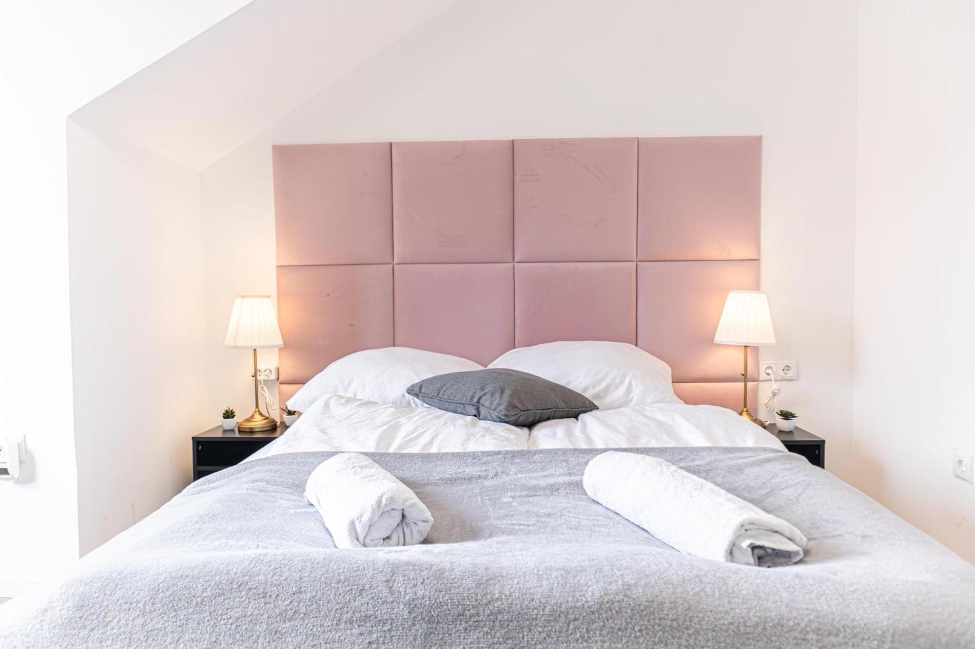 Convenient 2br Apt. Near U6 Station Am Schoepfwerk *
