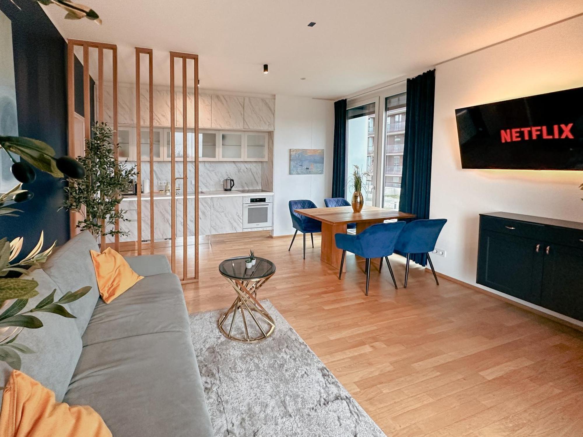 Alpenluxus Presents Kaiser - Rooftop Pool & Underground Car Park