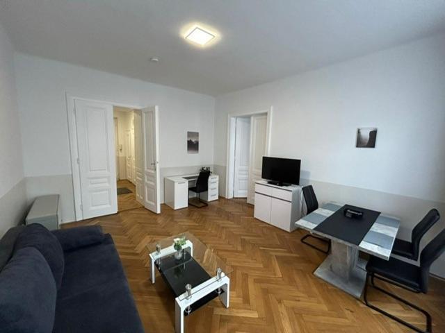 Paky 00411 Apartment Vienna