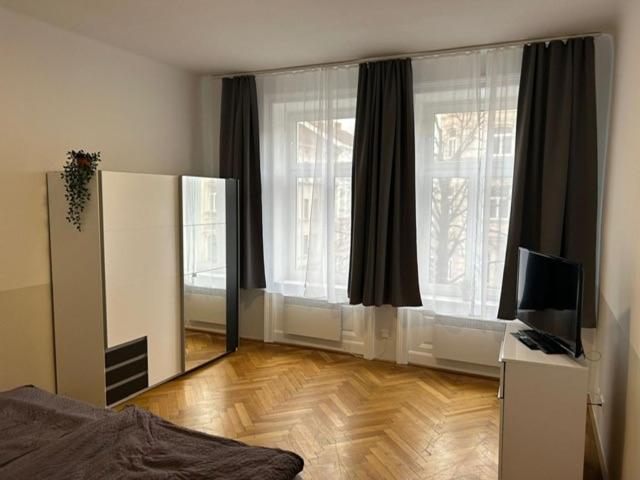 Paky 00411 Vienna