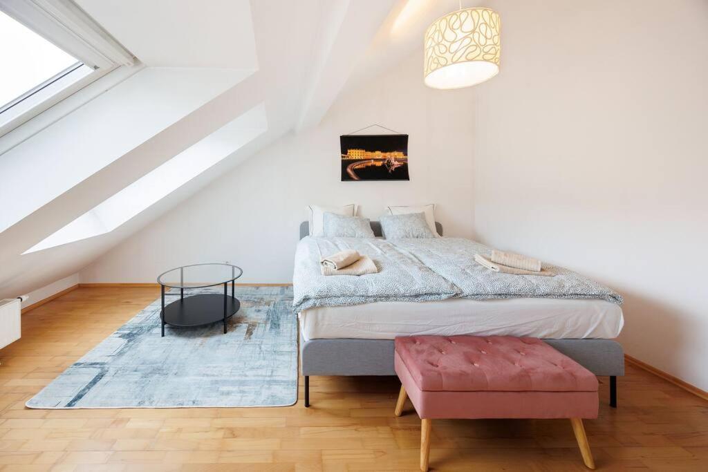 Scenic Rooftop Flat With Terrace *