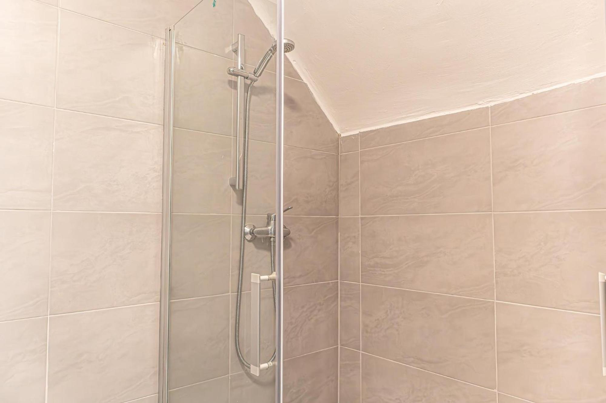 Convenient 2br Apt. Near U6 Station Am Schoepfwerk * Viena