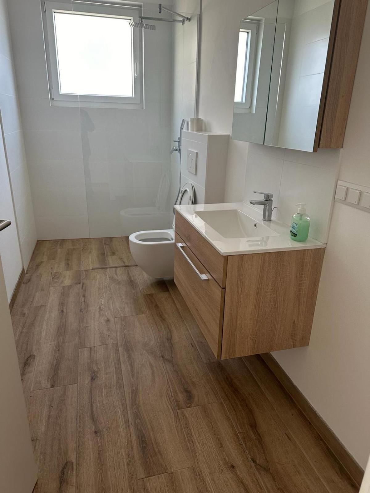 Neubauwohnung Gleich Bei Der Bushaltestelle - 2a Apartment *