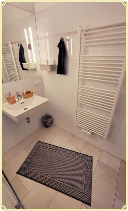 Sunshine Apartment *