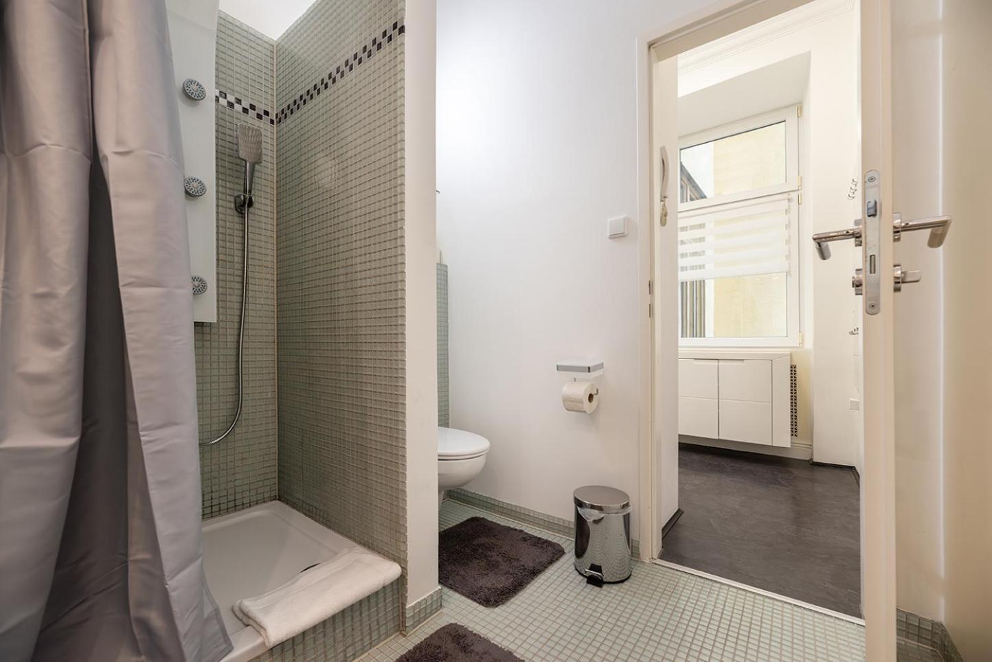 Apartment Neu, Renoviert Und Ruhig, 20 Minuten Ins Zentrum