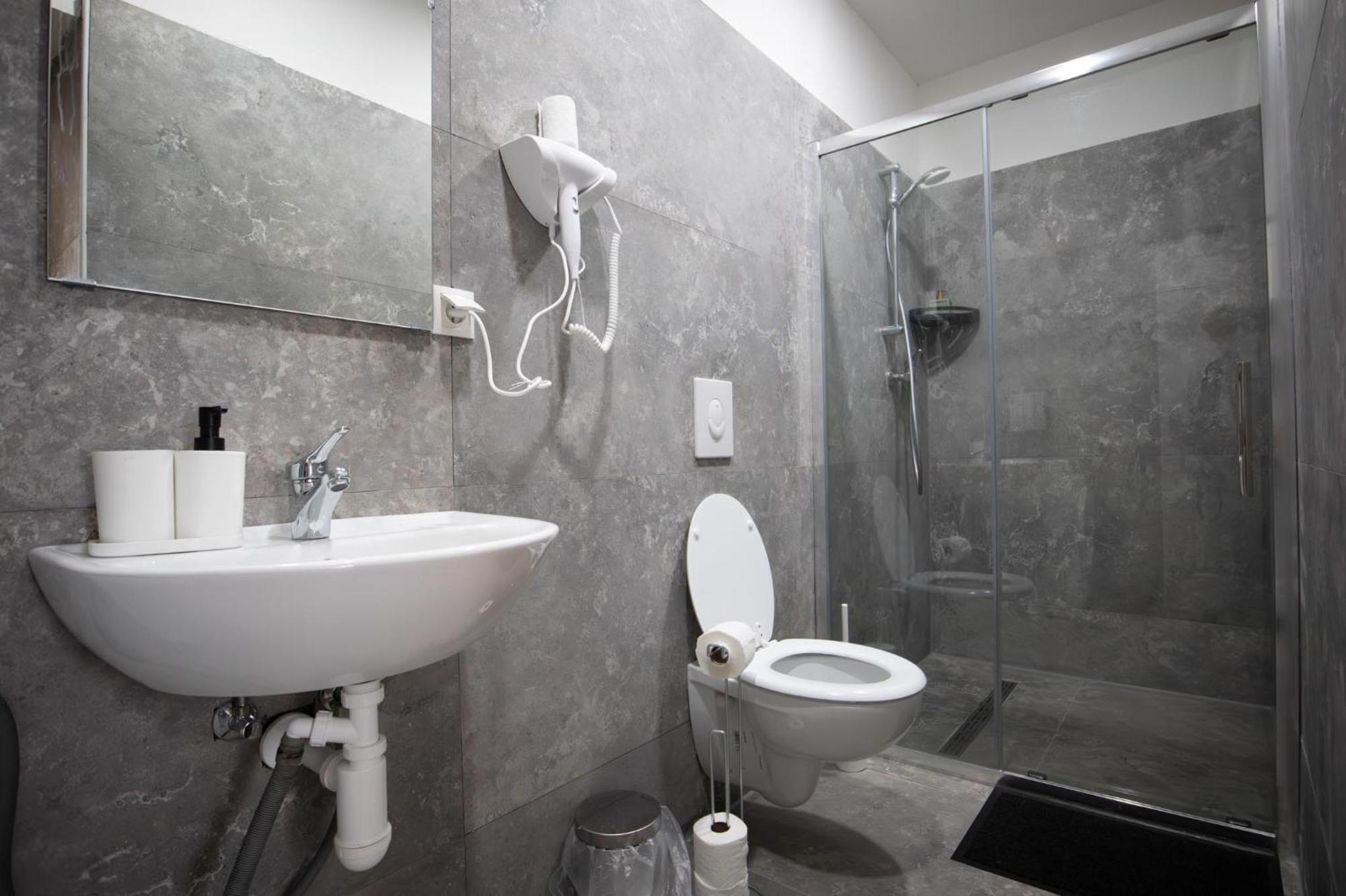 Kingbed 1br With Ensuite Washer & Smart Tv